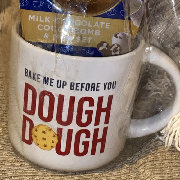 🍪 NWT Cookie Dough Cocoa Bomb & Mug Set - Picture 4 of 11